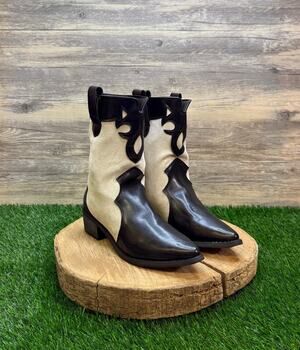 Unknown Women - Size 6 - Black/White Flame Faux Leather Western Cowboy Boots